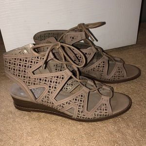 Vince Camuto Rollera Sandal, size 7.